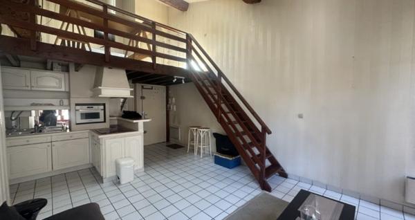 HOTEL DE VILLE: T2 DE CARACTERE EN DUPLEX / CLIMATISE