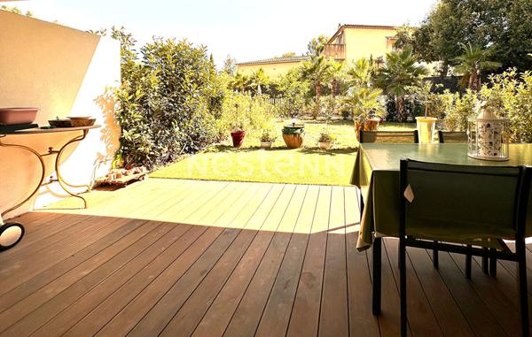 À vendre : Appartement contemporain 2 pièces en rez de jardin à Saint-Raphaël