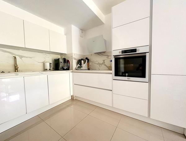 À vendre : Appartement contemporain 2 pièces en rez de jardin à Saint-Raphaël