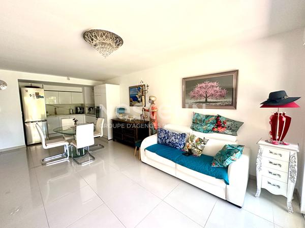 À vendre : Appartement contemporain 2 pièces en rez de jardin à Saint-Raphaël