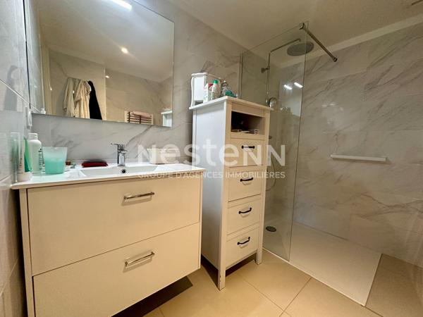 À vendre : Appartement contemporain 2 pièces en rez de jardin à Saint-Raphaël