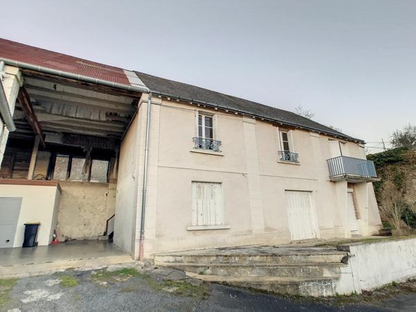 Immeuble à vendre    9 pièces •  Château-Renault