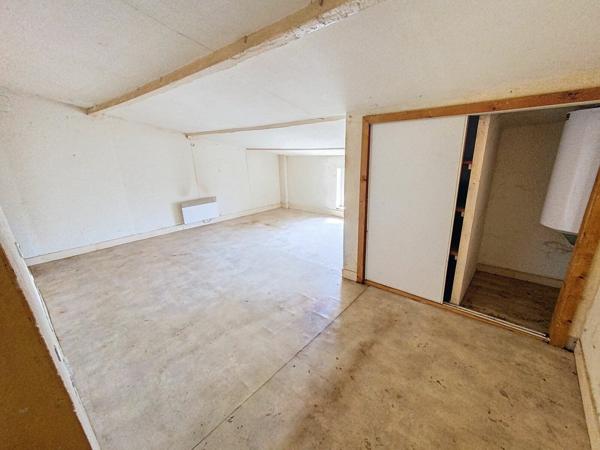 Immeuble à vendre    9 pièces •  Château-Renault