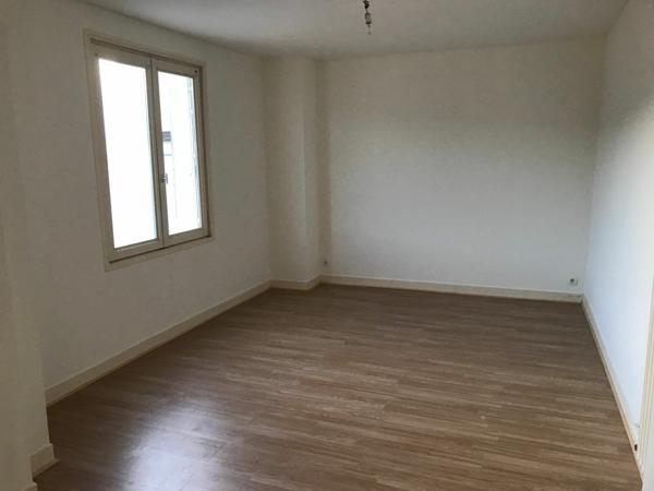 Immeuble à vendre    9 pièces •  Château-Renault