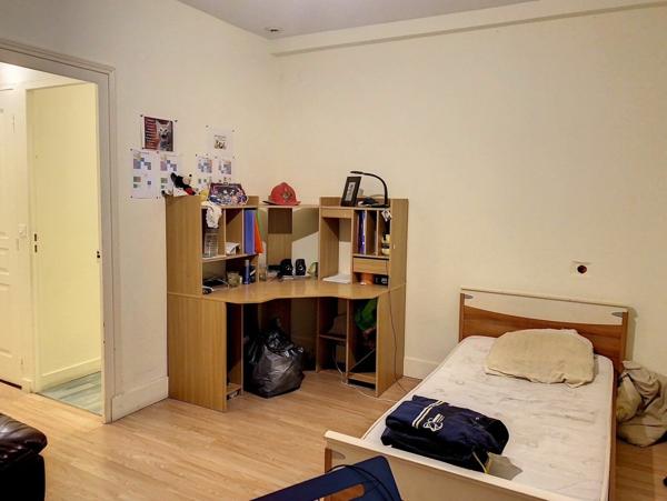 Immeuble à vendre    9 pièces •  Château-Renault