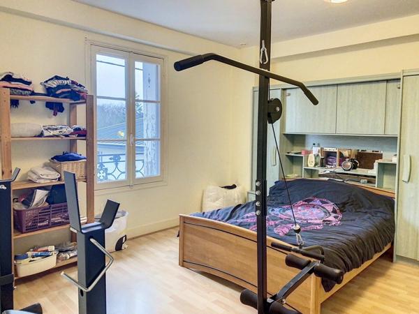 Immeuble à vendre    9 pièces •  Château-Renault