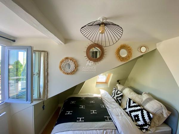 "Versailles Notre-Dame" Dernier étage ! Superbe appartement meublé rénové par architecte de 39m² !

Loyer €1 350/mois charges comprises **

- Ref : 24054