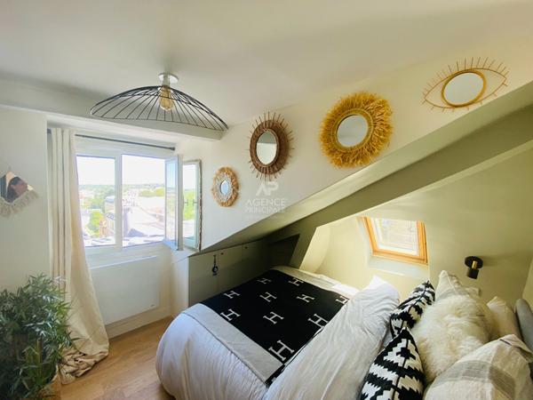 "Versailles Notre-Dame" Dernier étage ! Superbe appartement meublé rénové par architecte de 39m² !

Loyer €1 350/mois charges comprises **

- Ref : 24054