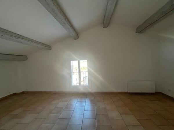 A LOUER SPACIEUX 3PIECES RENOVE AU COEUR DE PLASCASSIER