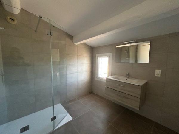 A LOUER SPACIEUX 3PIECES RENOVE AU COEUR DE PLASCASSIER