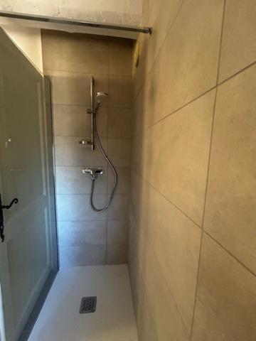 A LOUER SPACIEUX 3PIECES RENOVE AU COEUR DE PLASCASSIER