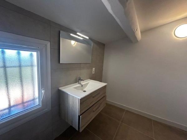 A LOUER SPACIEUX 3PIECES RENOVE AU COEUR DE PLASCASSIER