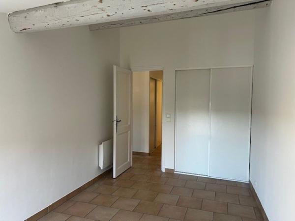 A LOUER SPACIEUX 3PIECES RENOVE AU COEUR DE PLASCASSIER