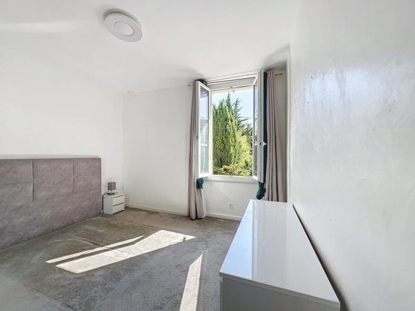 Maison divisée en 2 appartements : secteur  Base Nature