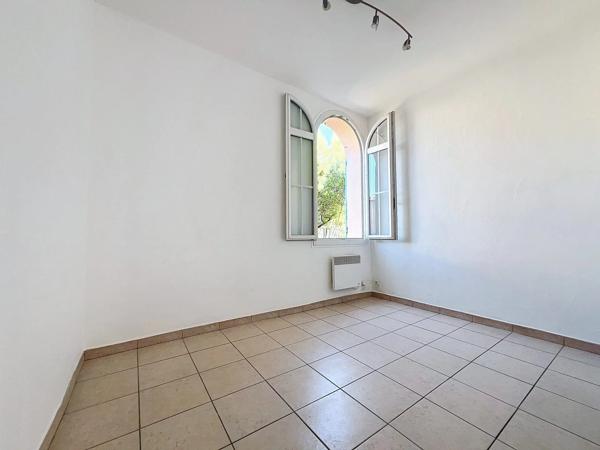Maison divisée en 2 appartements : secteur  Base Nature