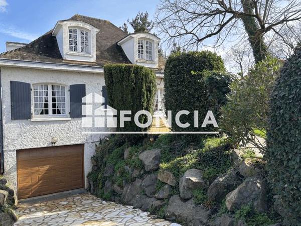 À vendre Maison 8 pièces 229 m² - Niort 79000