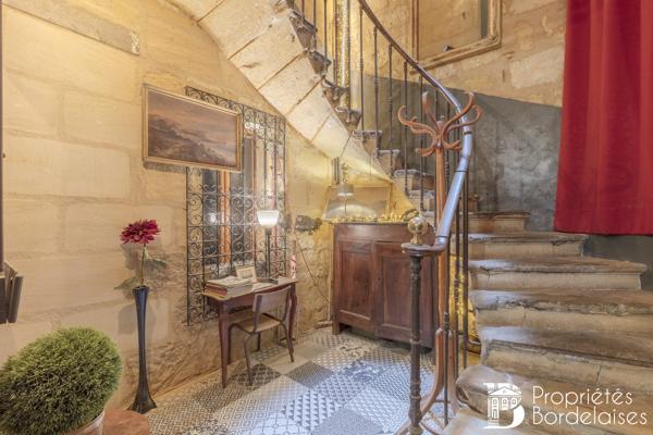 Immeuble Bordeaux Victoire Capucins, en pierre rénové, 230 m² en 6 lots