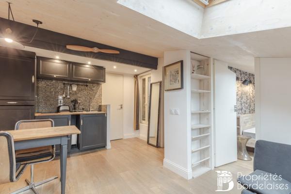 Immeuble Bordeaux Victoire Capucins, en pierre rénové, 230 m² en 6 lots