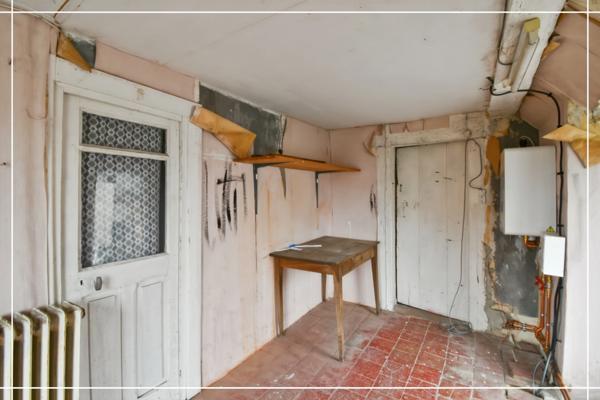 Maison de bourg avec jardin arboré NERONDES (18)