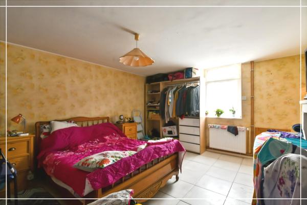 Maison de bourg avec jardin arboré NERONDES (18)