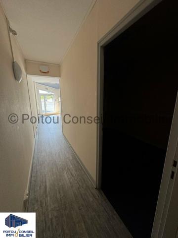 LOCATION SUR SECTEUR AVENUE DE PARIS 152m2 EN RDC BUREAUX FACILE D’ACCES AVEC PARKINGS