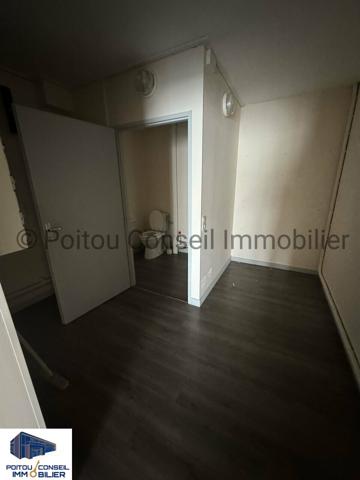 LOCATION SUR SECTEUR AVENUE DE PARIS 152m2 EN RDC BUREAUX FACILE D’ACCES AVEC PARKINGS