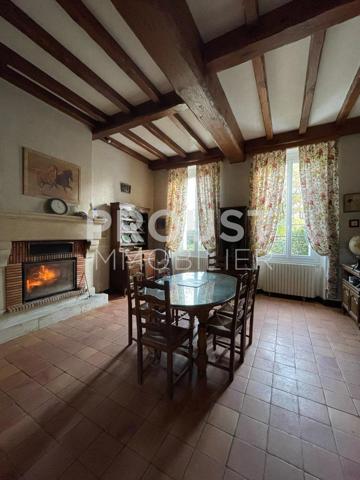 Maison de maître avec dépendances et piscine proche saint maixent l' ecole