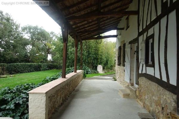 Vente                                                      Maison
                        
                     6 pièces                      142 m2                     à Casteljaloux