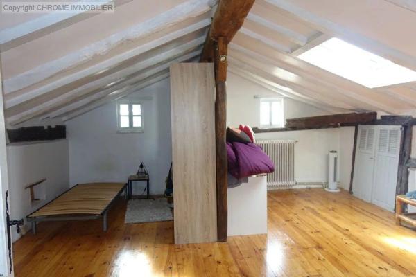 Vente                                                      Maison
                        
                     6 pièces                      142 m2                     à Casteljaloux