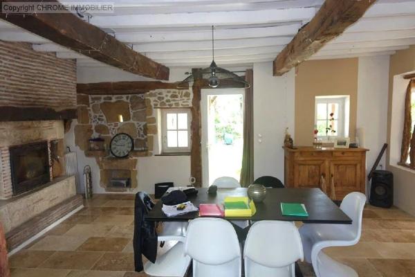 Vente                                                      Maison
                        
                     6 pièces                      142 m2                     à Casteljaloux