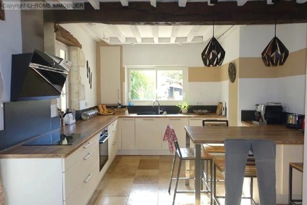 Vente                                                      Maison
                        
                     6 pièces                      142 m2                     à Casteljaloux