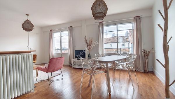 A LOUER APPARTEMENT MEUBLÉ TYPE 3 POITIERS HYPER CENTRE QUARTIER MAGENTA 2 CHAMBRES GRAND BALCON