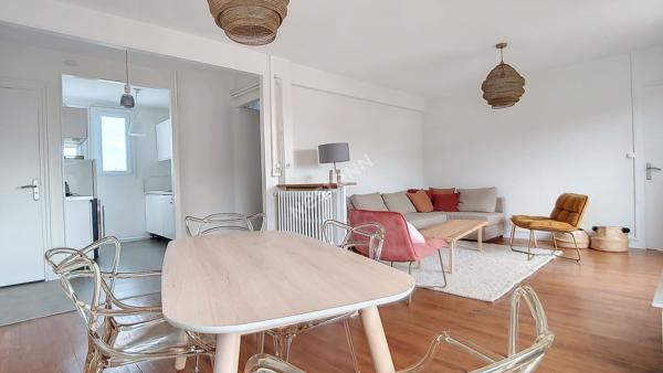 A LOUER APPARTEMENT MEUBLÉ TYPE 3 POITIERS HYPER CENTRE QUARTIER MAGENTA 2 CHAMBRES GRAND BALCON