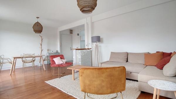 A LOUER APPARTEMENT MEUBLÉ TYPE 3 POITIERS HYPER CENTRE QUARTIER MAGENTA 2 CHAMBRES GRAND BALCON
