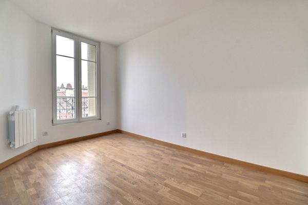 2 pièces rénové au dernier étage