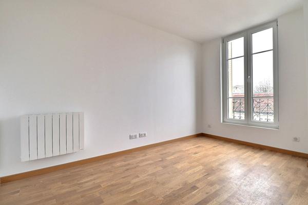 2 pièces rénové au dernier étage