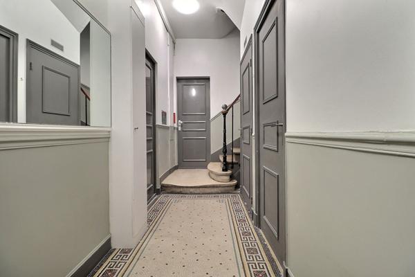 2 pièces rénové au dernier étage