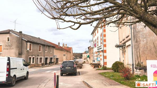 Fonds de commerce d'un bar, restaurant réputé, idéalement situé en face de monuments historiques classés