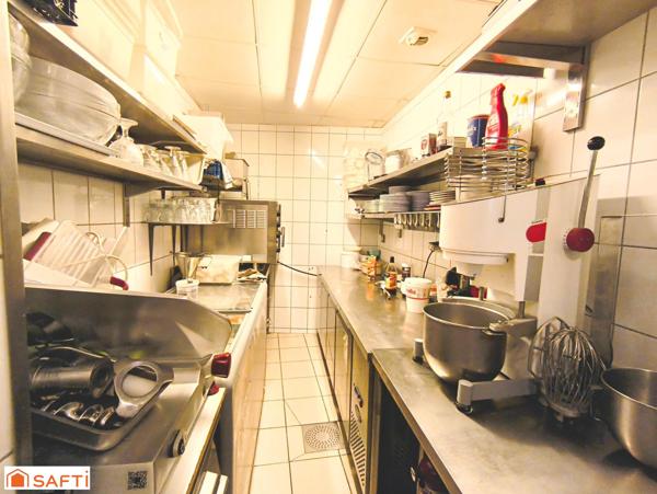 Fonds de commerce d'un bar, restaurant réputé, idéalement situé en face de monuments historiques classés