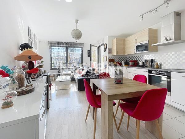 A vendre appartement Saint Cyr L Ecole 3 pièce(s) 63 m² avec 2 parkings en sous-sol .