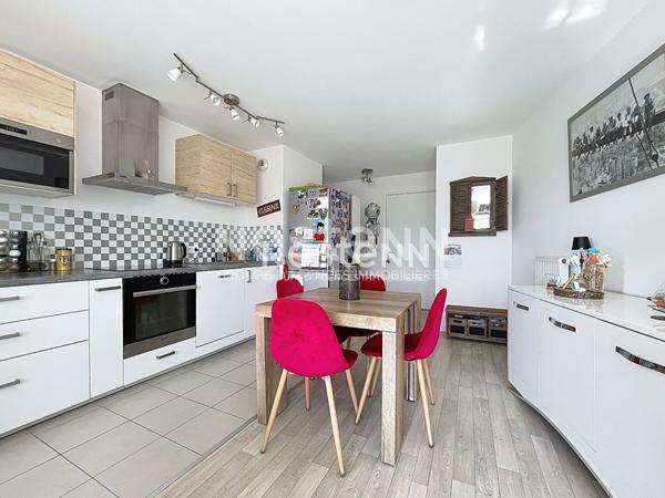A vendre appartement Saint Cyr L Ecole 3 pièce(s) 63 m² avec 2 parkings en sous-sol .