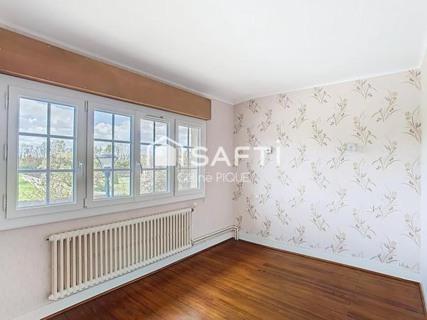 Maison 5 pièces avec sous-sol et double-garage.