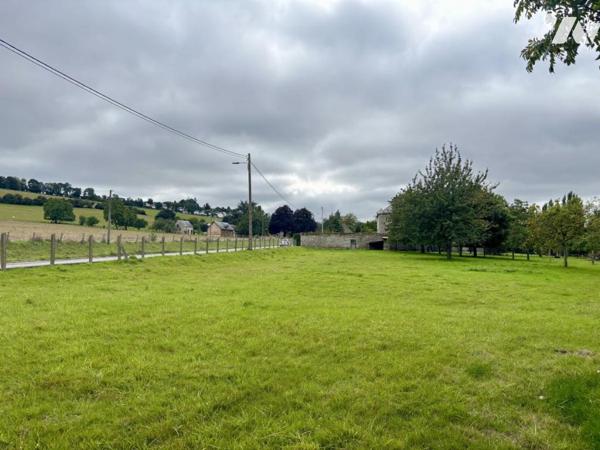 Terrain à bâtir de 2 000m² environ