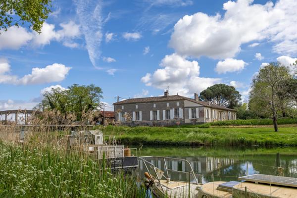 Maison pittoresque au bord des canaux avec accès direct à l’eau