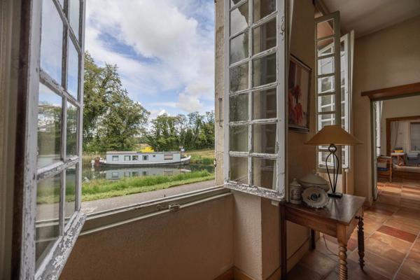 Maison pittoresque au bord des canaux avec accès direct à l’eau