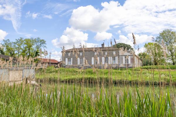 Maison pittoresque au bord des canaux avec accès direct à l’eau