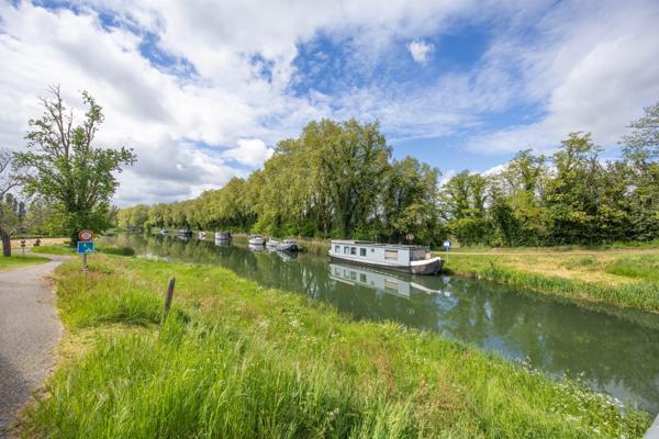 Maison pittoresque au bord des canaux avec accès direct à l’eau