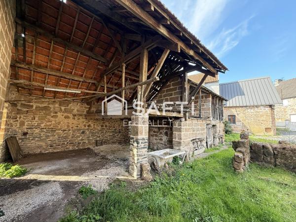 Maison en brasier rénovée avec dépendances et terrain.