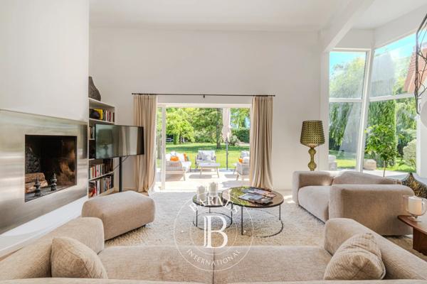 Aix-en-Provence, Maison 5 Chambres -  249 m² à vendre