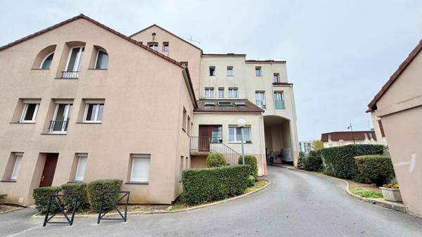 Appartement Corbeil Essonnes 1 pièce(s) 32 m2